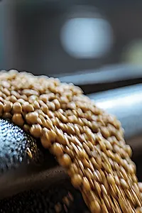 Imagen generada por IA - Soybean Processing and Industrial Agriculture Conveyor