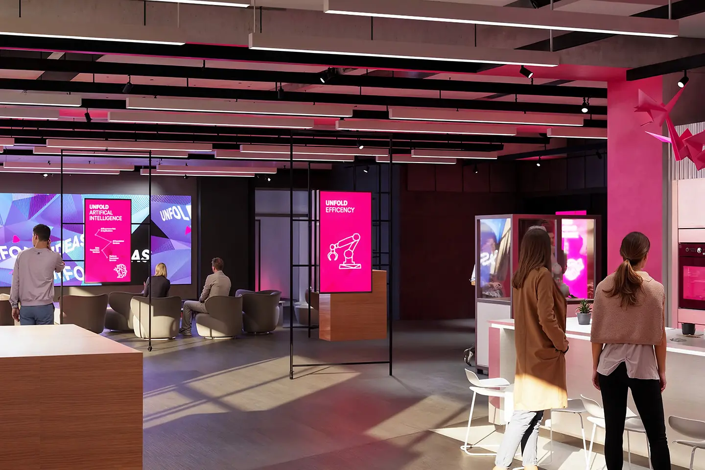 Innovation Center de Múnich con pantallas, mesas y sillas